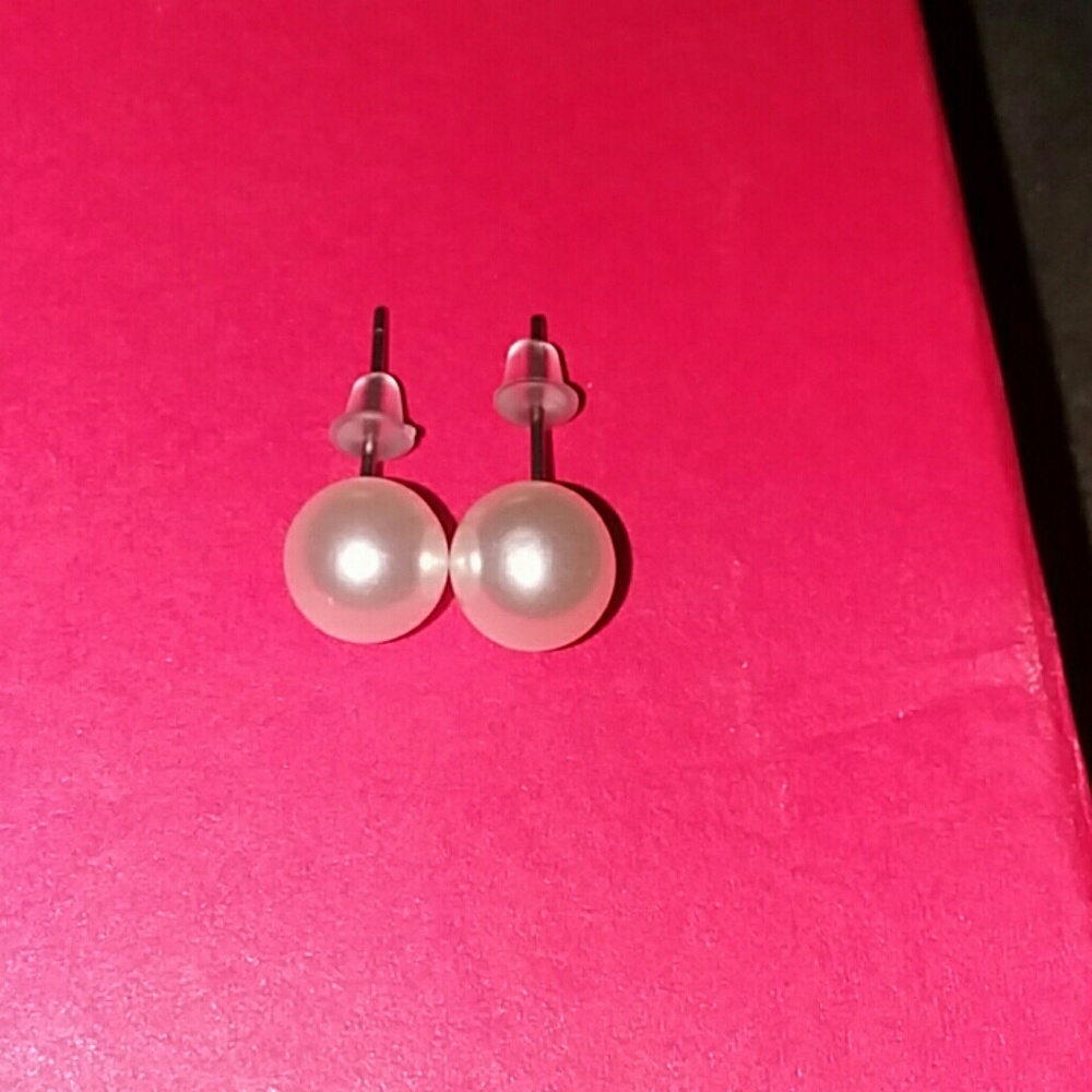 Pearl earrings